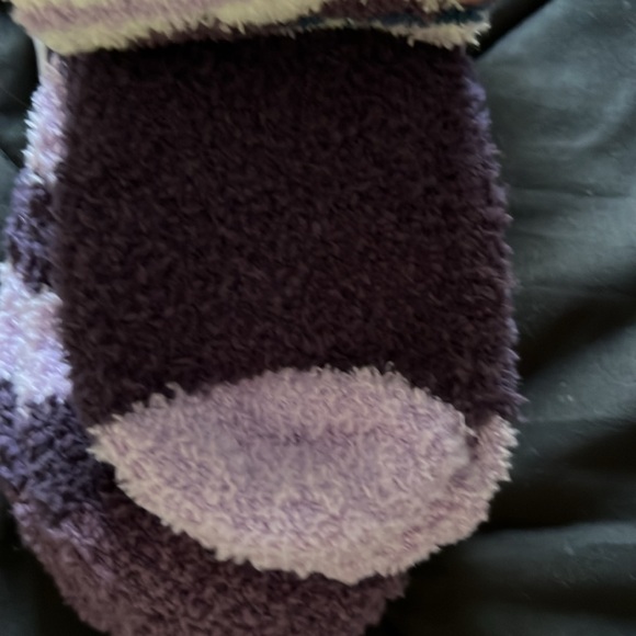 Women’s fuzzy socks (3 pk) - Picture 4 of 7